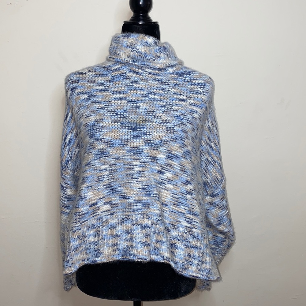 Turtle neck sweater in M